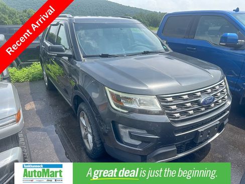 Used 2017 Ford Explorer XLT w/ Equipment Group 202A AWD/4WD image 1