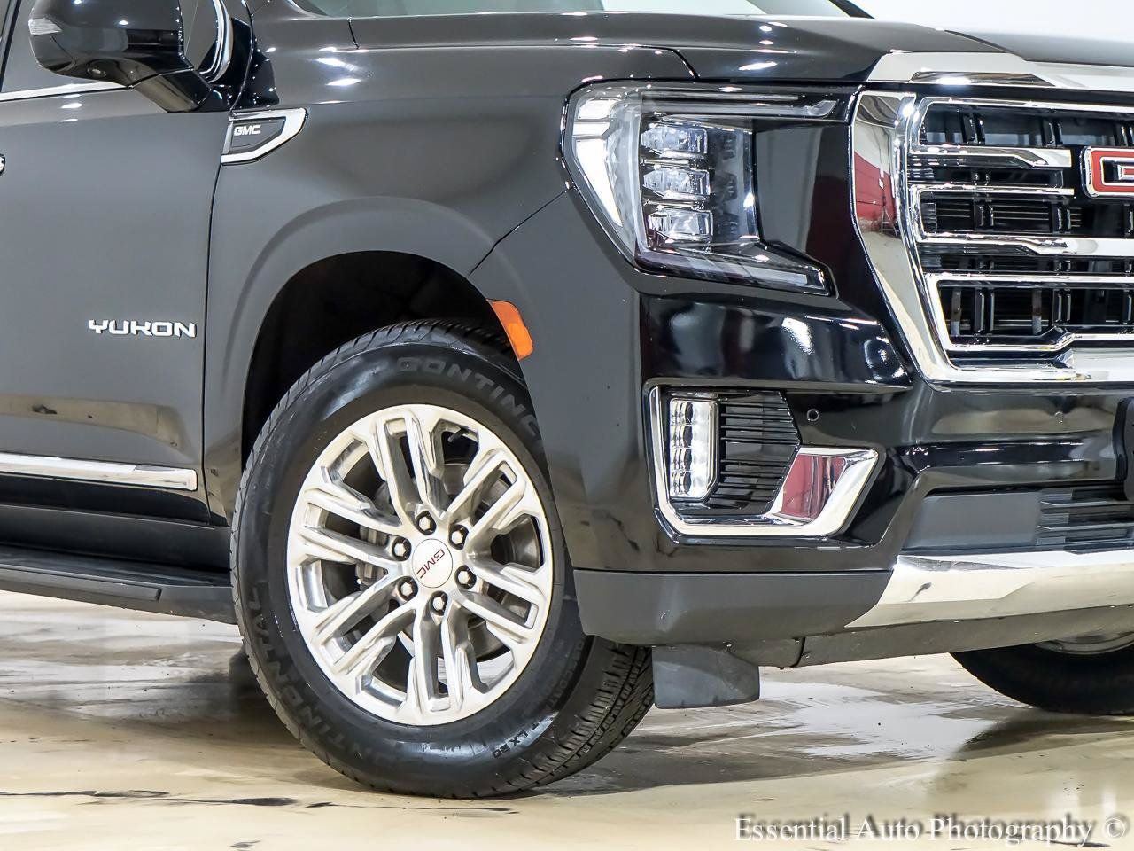 Used 2023 GMC Yukon SLT w/ SLT Luxury Package AWD/4WD image 3