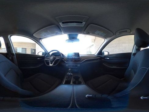 Used 2025 Nissan Altima 2.5 SV FWD image 38