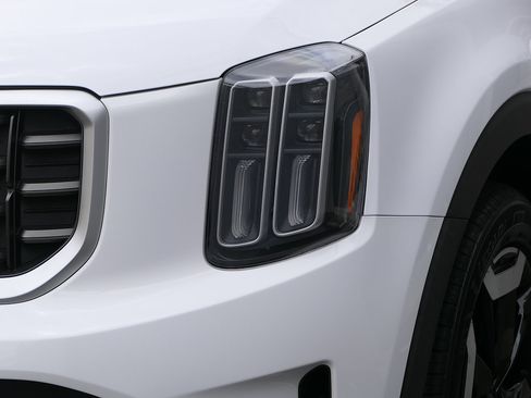 Used 2024 Kia Telluride S w/ S Sunroof Package FWD image 9