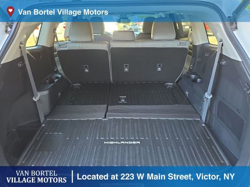 Used 2023 Toyota Highlander XLE image 27