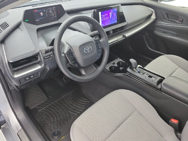Used 2024 Toyota Prius LE FWD image 17