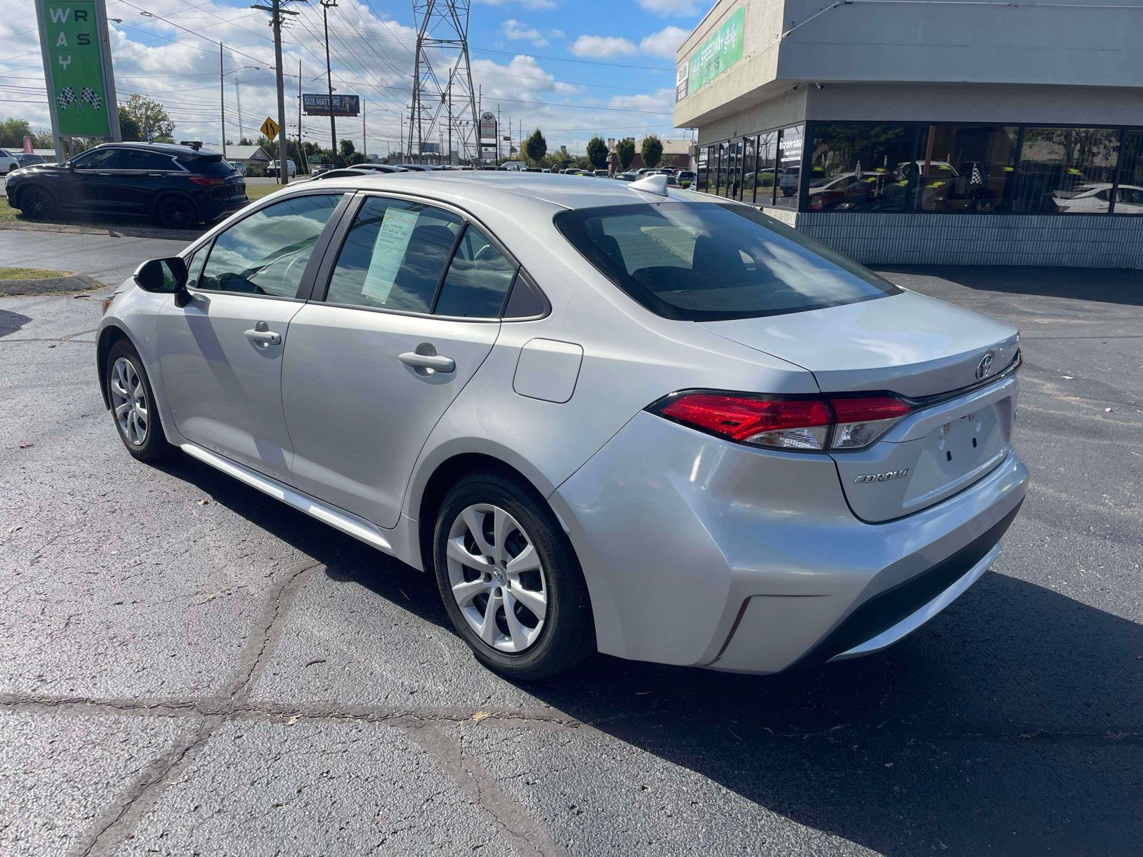 Used 2022 Toyota Corolla LE FWD image 5
