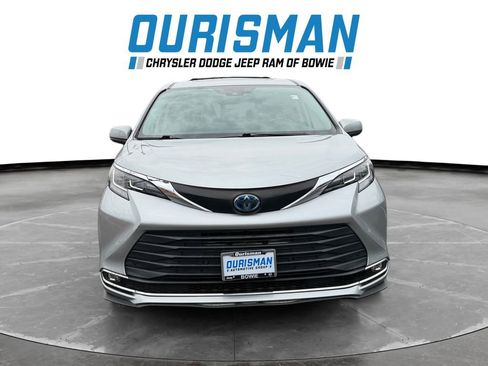 Used 2021 Toyota Sienna XLE image 8