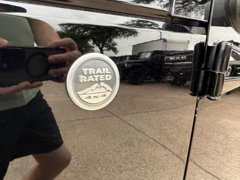 Used 2017 Jeep Wrangler Unlimited Sahara w/ Mopar Chrome Edition Group image 11