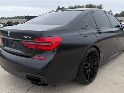 Used 2019 BMW 750i xDrive w/ M Sport Package AWD/4WD image 5