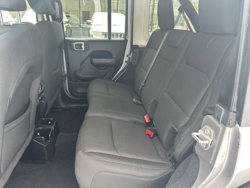 Used 2019 Jeep Wrangler Unlimited Sport S image 31