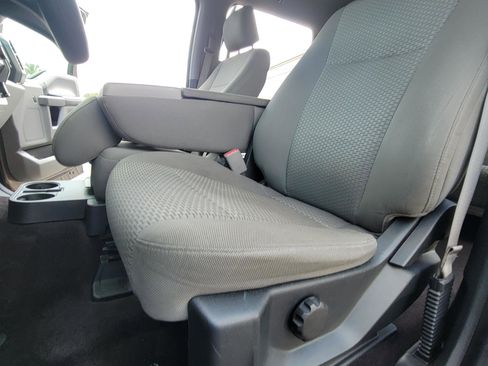 Used 2016 Ford F150 XLT AWD/4WD image 34