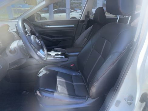 Used 2024 Nissan Altima 2.5 SR FWD image 10