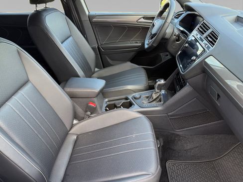 Used 2022 Volkswagen Tiguan SE R-Line AWD/4WD image 11