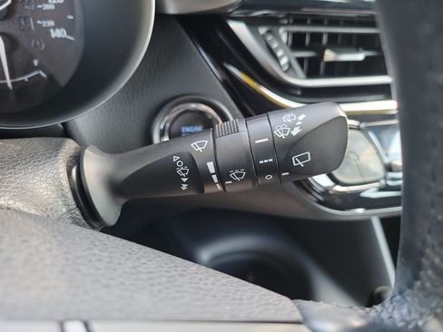 Used 2018 Toyota C-HR XLE FWD image 30