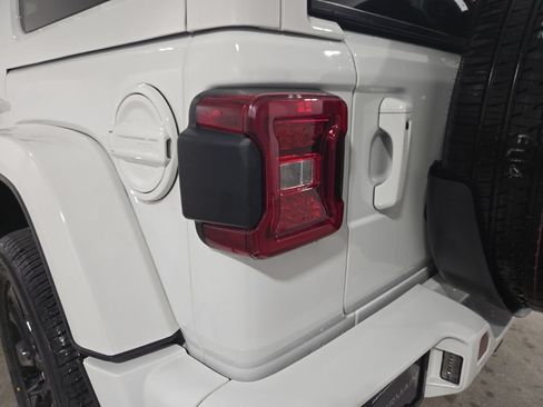 Used 2021 Jeep Wrangler Unlimited Sahara AWD/4WD image 9