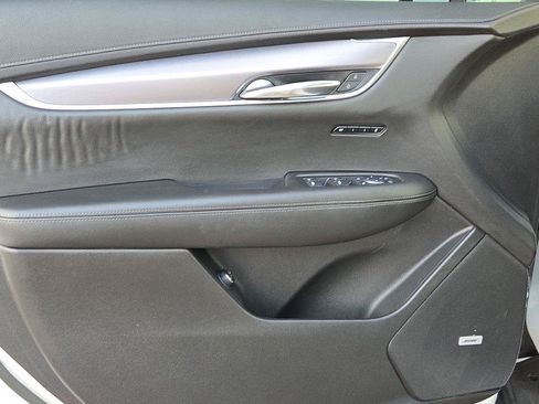 Used 2023 Cadillac XT6 Luxury FWD image 24