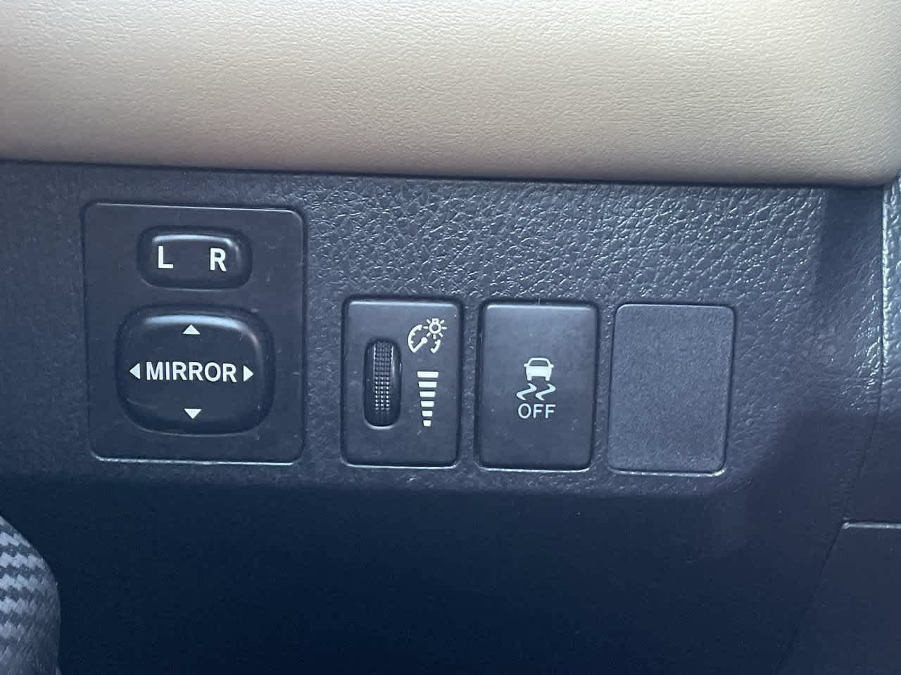 Used 2014 Toyota RAV4 XLE AWD/4WD image 26