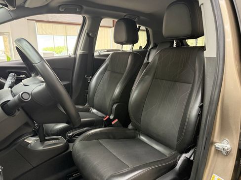 Used 2018 Chevrolet Trax LT w/ LT Convenience Package image 12