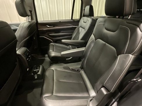 Used 2023 Jeep Grand Cherokee L Limited w/ Luxury Tech Group II image 11