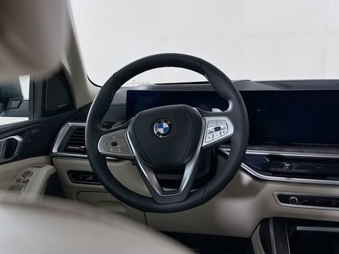 New 2026 BMW X7 xDrive40i w/ Premium Package image 11