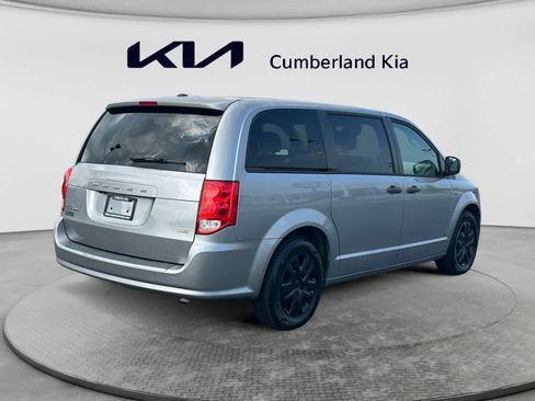 Used 2019 Dodge Grand Caravan SE w/ UConnect Hands-Free Group FWD image 5