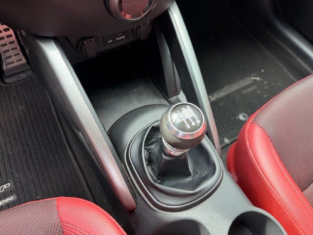 Used 2014 Hyundai Veloster Turbo R-Spec FWD image 10