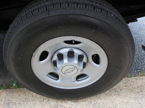 Used 2017 Chevrolet Express 2500 RWD image 6