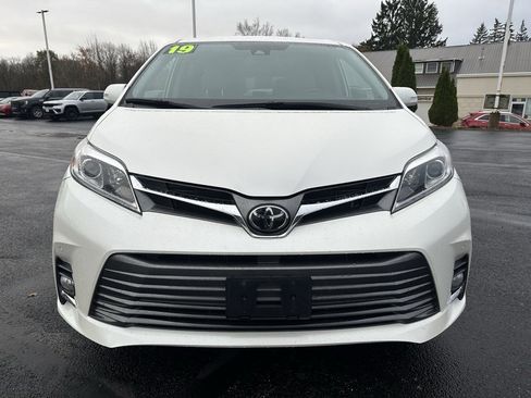Used 2019 Toyota Sienna Limited image 12