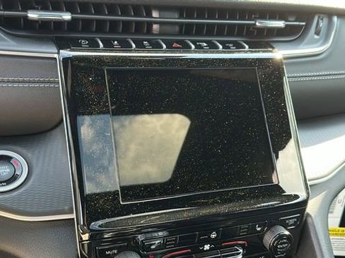 New 2025 Jeep Grand Cherokee Laredo image 17