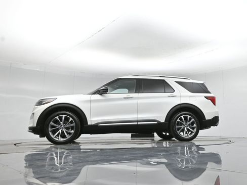 Certified 2025 Ford Explorer Platinum w/ Ultimate Package image 61