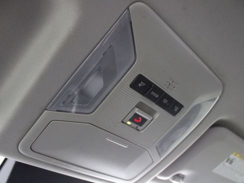Used 2021 Toyota RAV4 LE FWD image 19