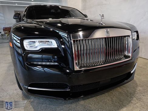 Used 2017 Rolls-Royce Dawn RWD image 9