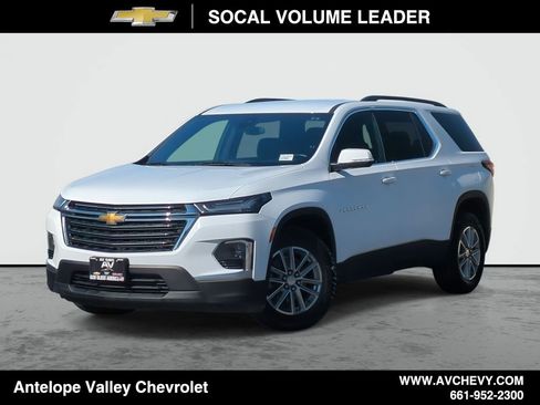 Used 2023 Chevrolet Traverse LT FWD image 1
