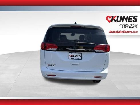 Used 2023 Chrysler Voyager LX FWD image 7