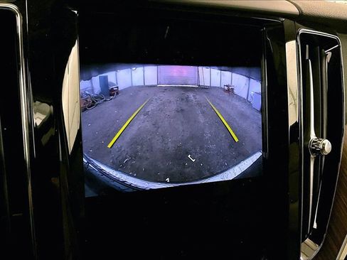 Used 2021 Volvo XC60 T5 Momentum w/ Premium Package image 20