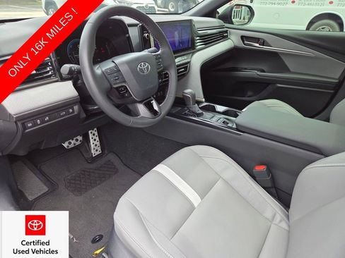 Used 2025 Toyota Camry SE FWD image 25
