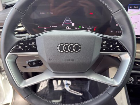 Used 2025 Audi Q5 Premium Plus w/ Premium Plus AWD/4WD image 19