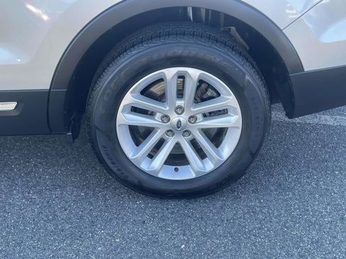 Used 2016 Ford Explorer XLT w/ Equipment Group 202A image 12