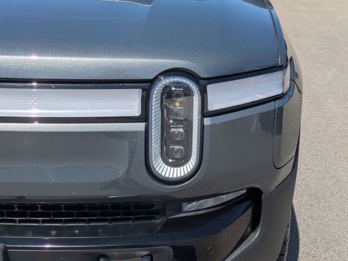 Used 2023 Rivian R1S Adventure AWD/4WD image 12