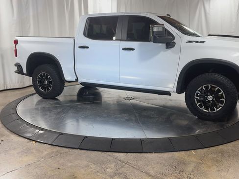 Used 2024 Chevrolet Silverado 1500 ZR2 w/ Technology Package image 7