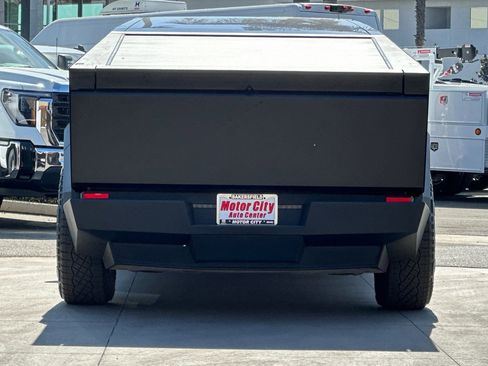 Used 2024 Tesla Cybertruck AWD Crew Cab image 5