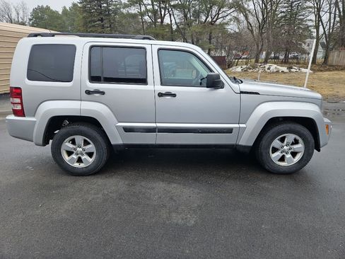 Used 2012 Jeep Liberty Sport image 6