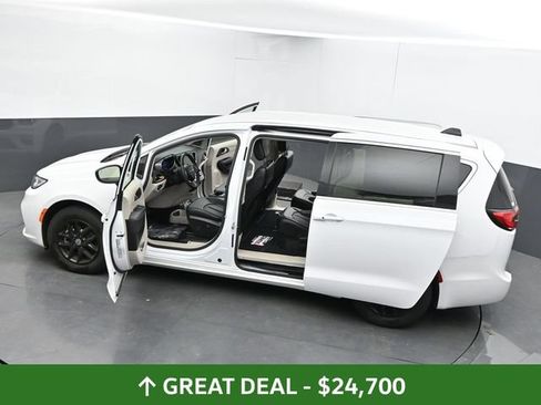 Used 2024 Chrysler Pacifica Touring-L FWD image 64