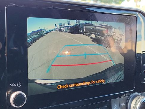 Used 2024 Toyota Highlander XLE image 9