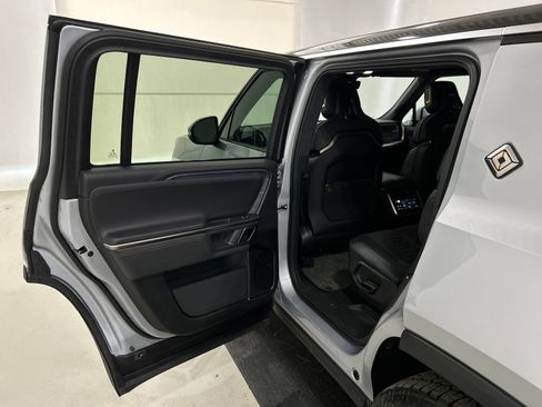 Used 2023 Rivian R1S Adventure image 17