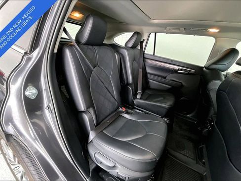 Used 2024 Toyota Highlander Platinum FWD image 35
