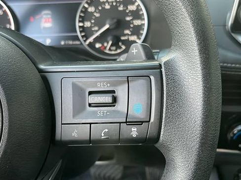 Used 2024 Nissan Rogue SV FWD image 10