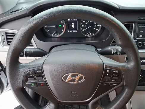 Used 2017 Hyundai Sonata SE image 16