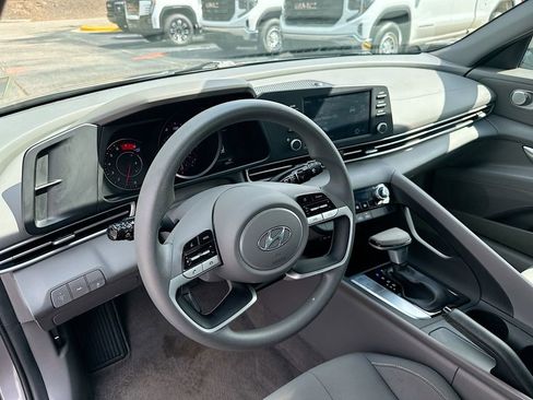 Used 2022 Hyundai Elantra SEL image 10