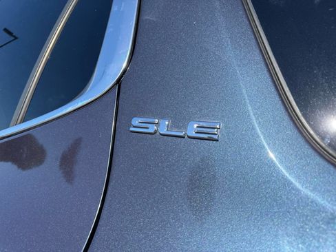 Used 2018 GMC Acadia SLE FWD image 4