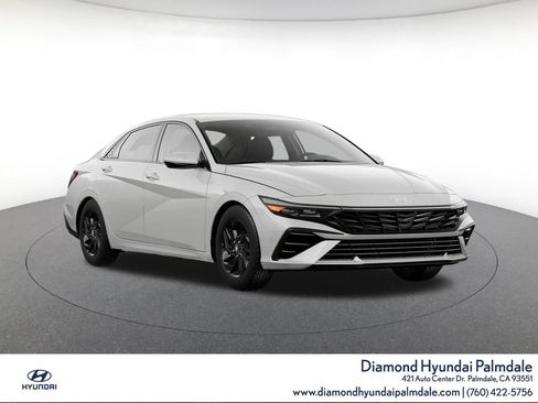 Used 2024 Hyundai Elantra SEL FWD image 11