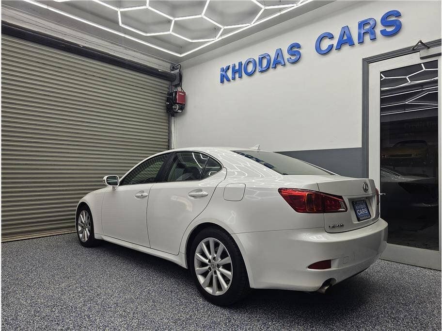 Used 2010 Lexus IS 250 w/ Premium Pkg Value Edition RWD image 3