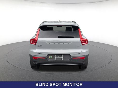 Used 2024 Volvo XC40 B5 Core AWD/4WD image 8